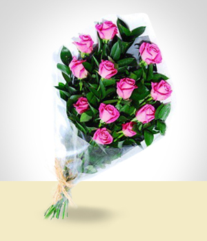 Da Internacional de la Mujer - Bouquet De Doce Rosas Rosadas